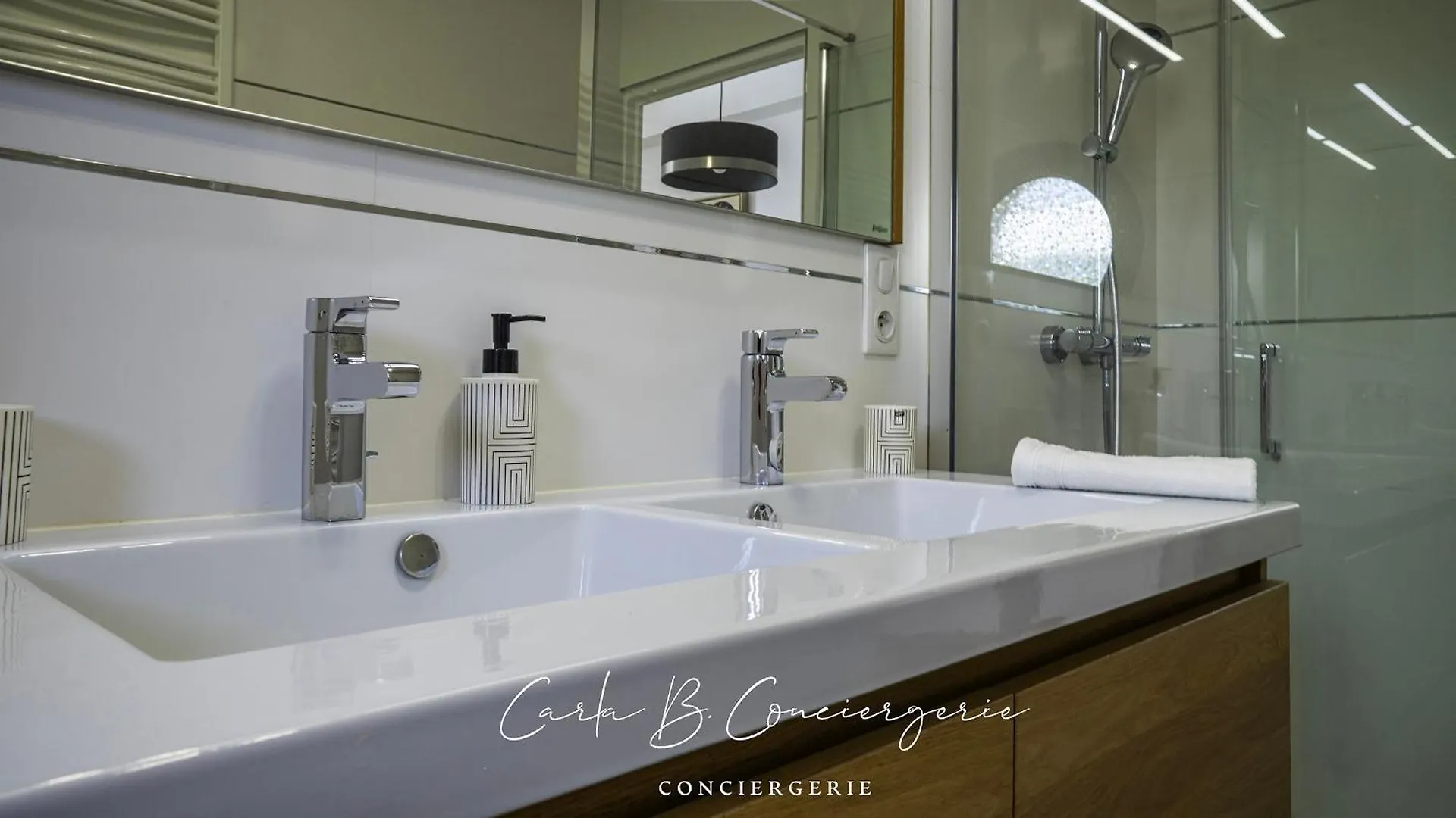 別荘 Perle Maison Contenporaine Avec Piscine 6 Pers コンカルノー